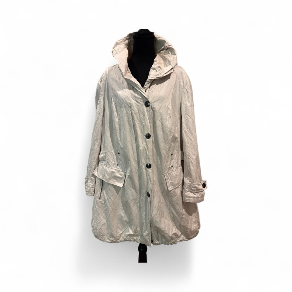 Elegant Cream Trench Coat by Barbara Lebek